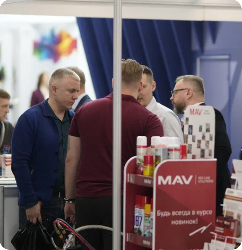 Переговоры на стенде MAV