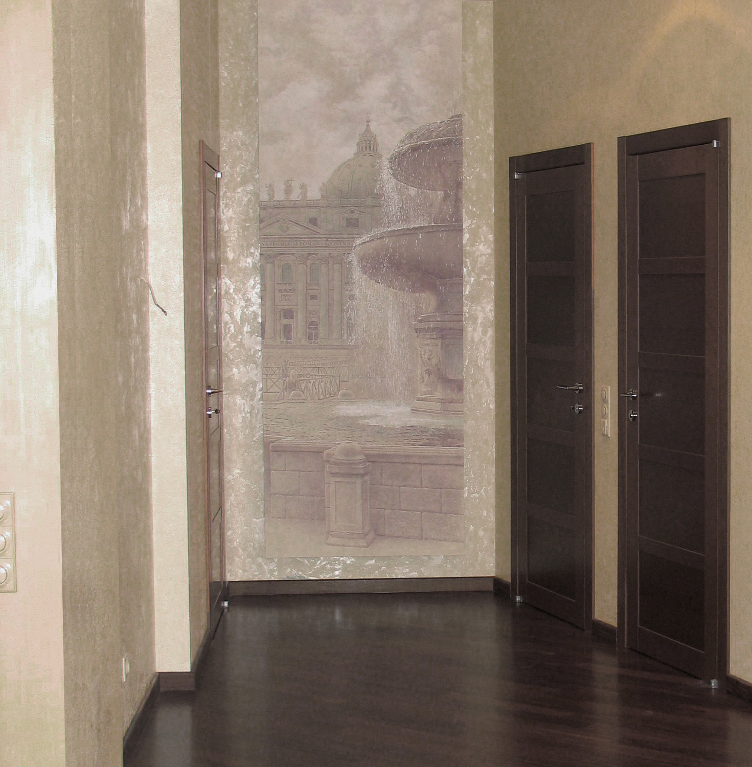 Коридор жилой квартиры. Декоративная отделка составом PRIMAVERA EFFECTO