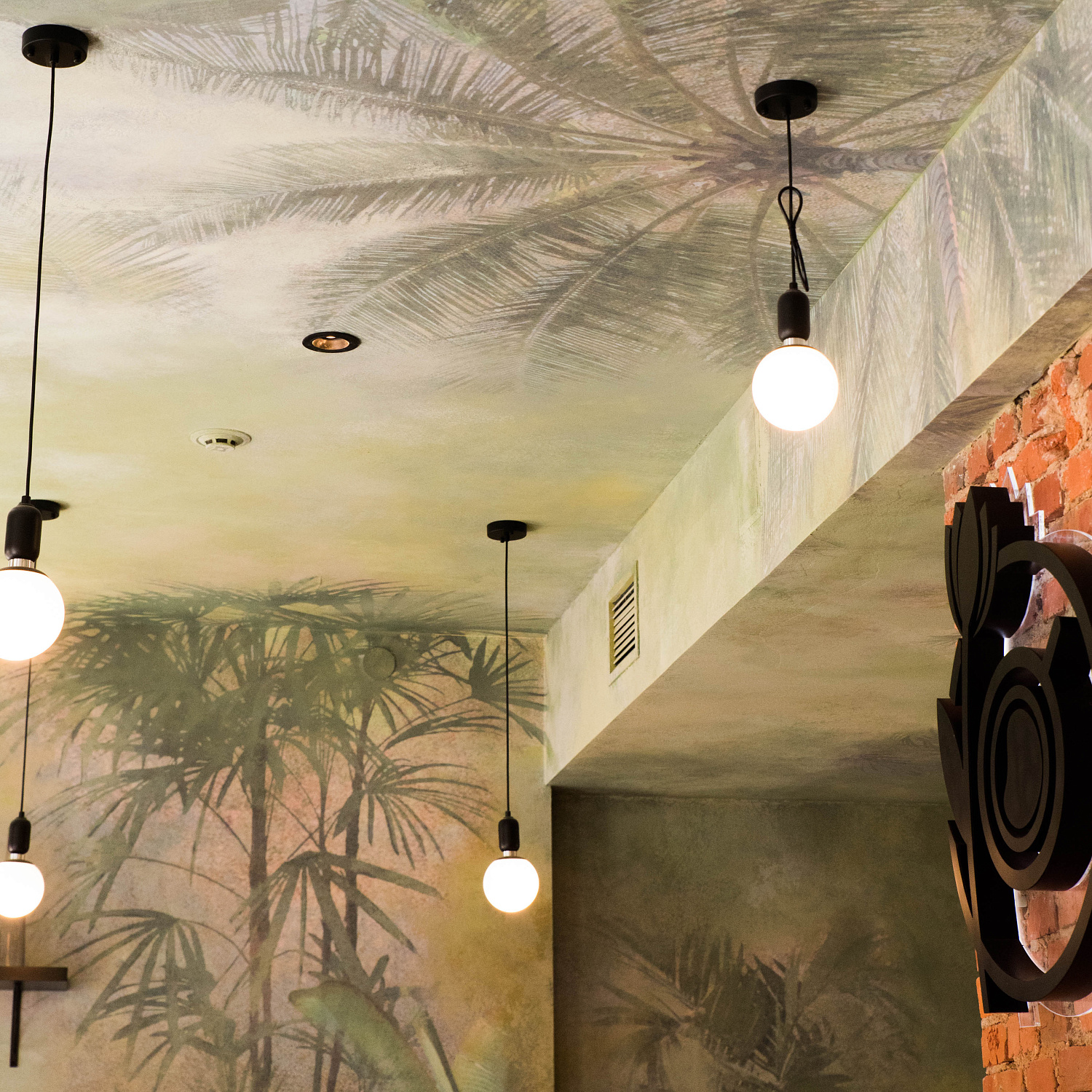 Кофейня KAVA I KVETKI г. Минск. Материалы: Декоративная штукатурка Lino 0,2 фракция