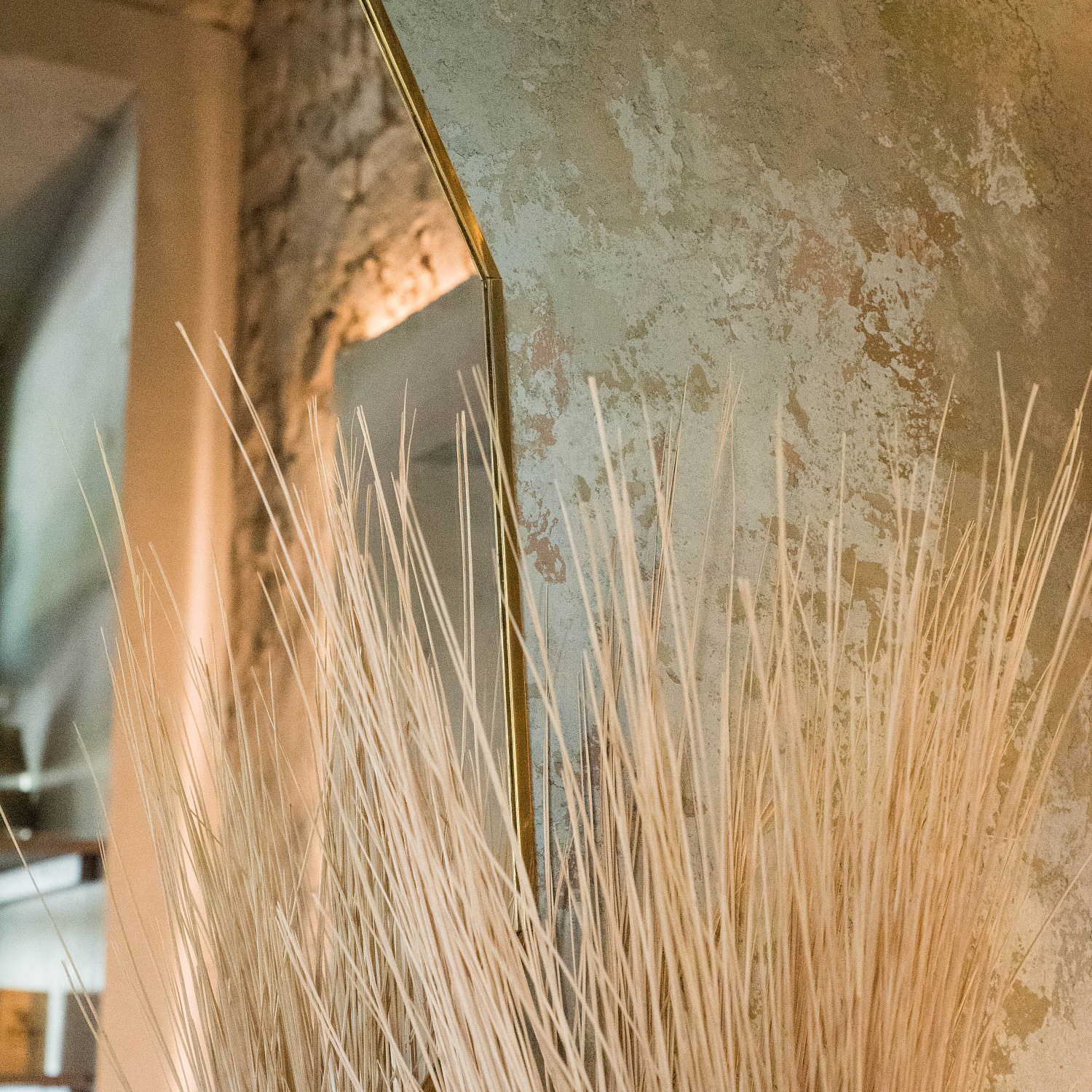 Ресторан ИМЕНА. Материал: Декоративная штукатурка Multibasis Plast