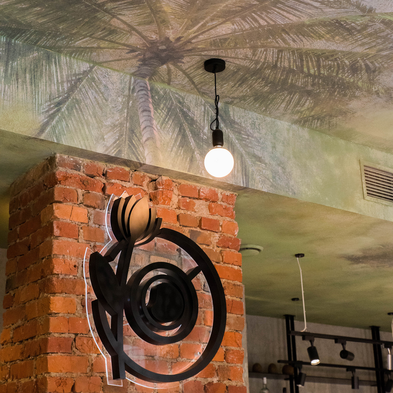 Кофейня KAVA I KVETKI г. Минск. Материалы: Декоративная штукатурка Lino 0,2 фракция